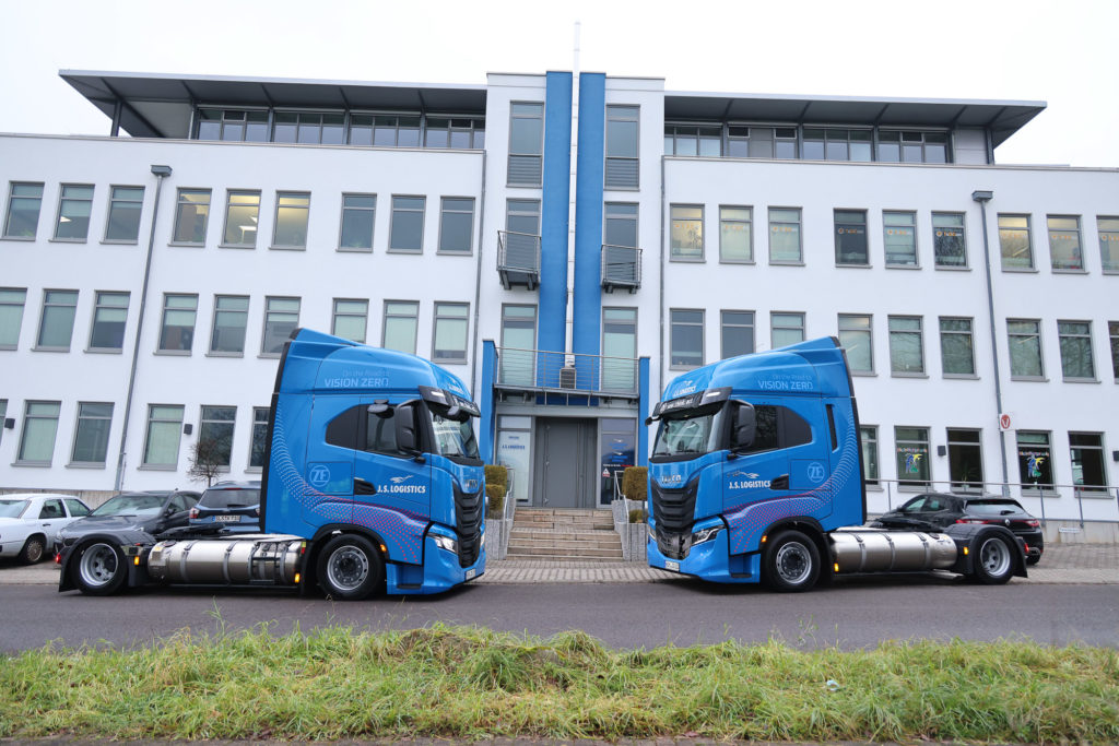 Erweiterung des Fuhrparkes 10 neue Iveco LNG Lkws J.S. Logistics